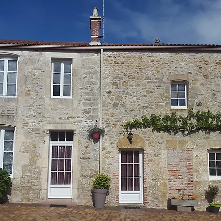 Au Relais Des Songes Bed & Breakfast La Reorthe